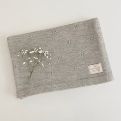 Couverture Petite Fleur gris clair