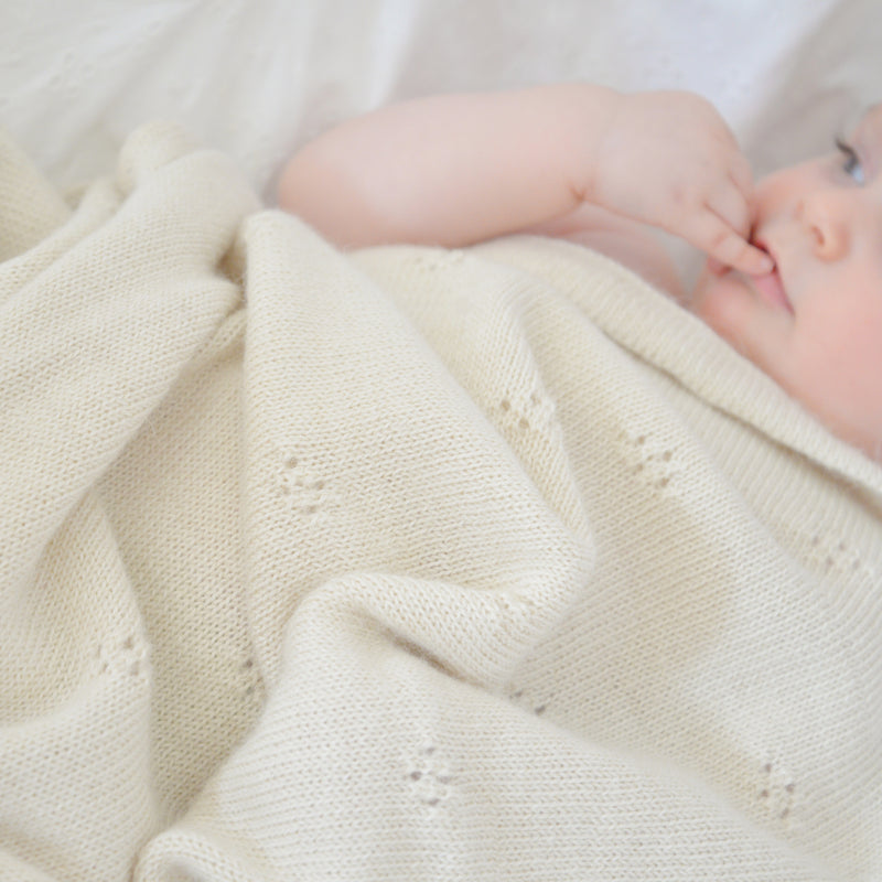 Couverture en laine pour bébé | Wingy Thumbled beige - Peaux en laine